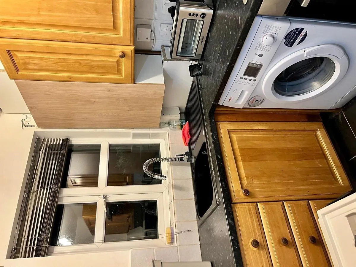 Modern Renovated 2-Bedroom House Barking  United Kingdom