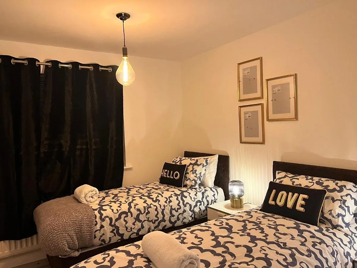 Holiday home Modern Renovated 2-Bedroom House Barking