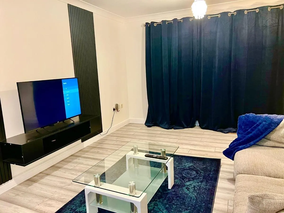 Modern Renovated 2-Bedroom House Barking  0*, Barking (Greater London)